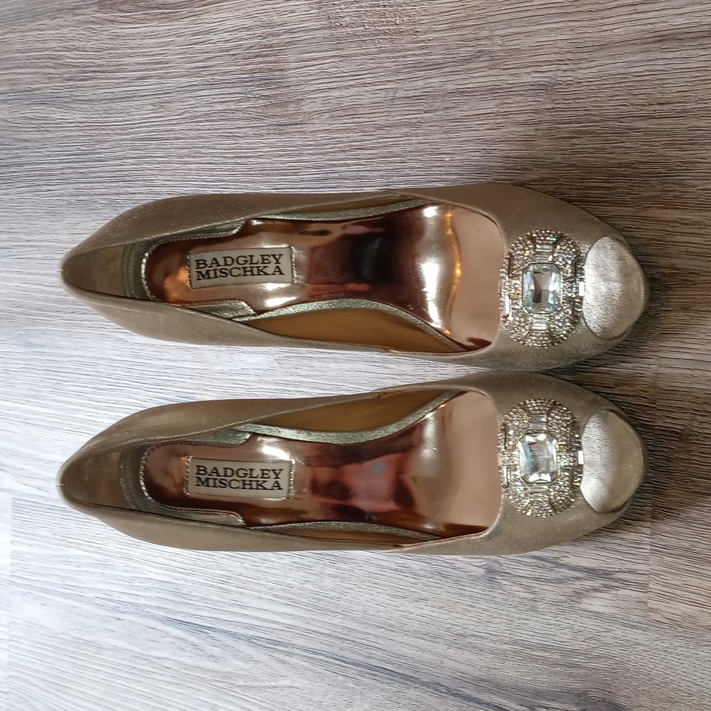 Badgley Mischka Gold Authentic Open Toe Pearla Leather Pumps